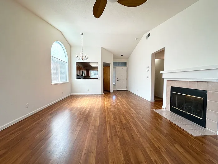 3917 Riviera Ln — Photo 4