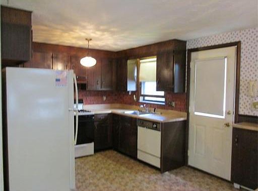 4th image of 45 Sanford St