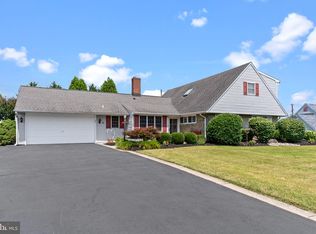 51 Rockwood Rd, Levittown, PA 19056