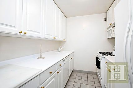 4th image of 310 E 46th St APT 14F