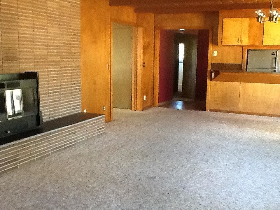 1st image of 225 W Bradford Ave