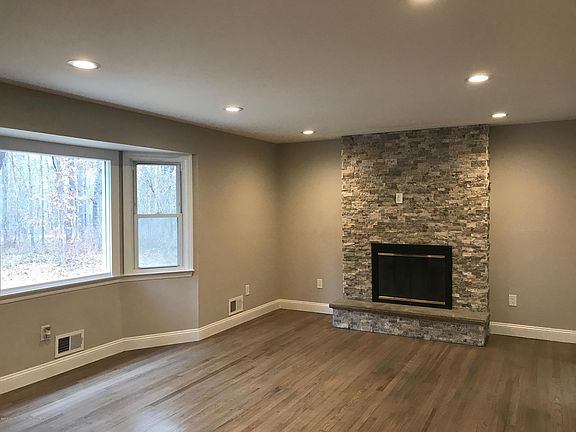 5th image of 633 Briar Way
