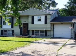 38 Wilshire Blvd, Machesney Park, IL 61115