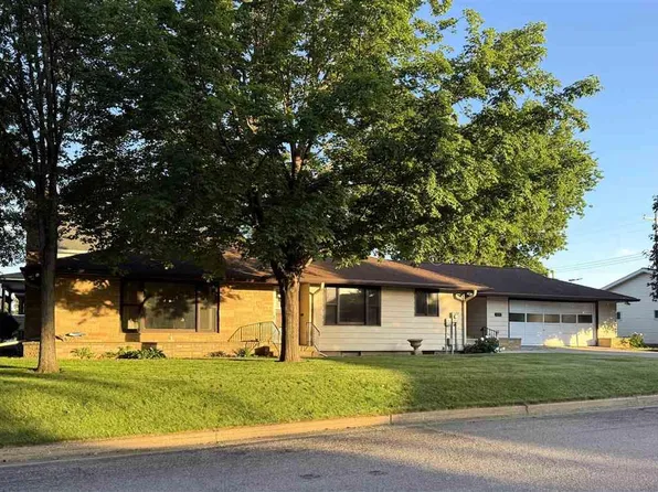 1327 N Minnesota St, New Ulm, MN 56073
