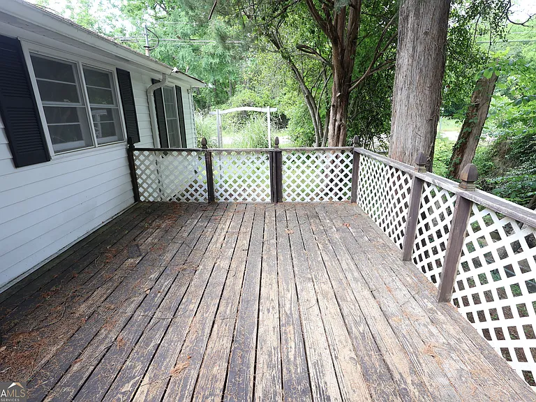 140 Bell Ave SE — Photo 29
