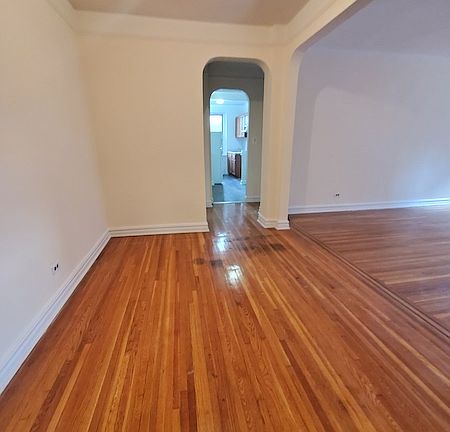 4th image of 65-41 Saunders St #3D