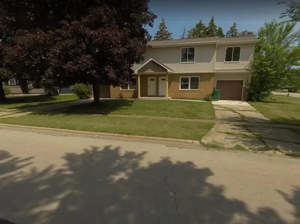 303 Georjean Ct, Sycamore, IL 60178