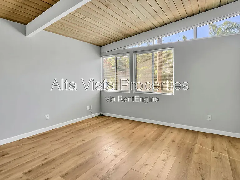 2569 Loring St — Photo 21