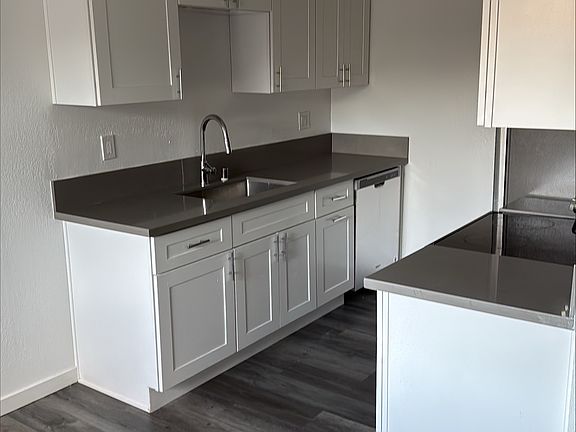 2nd image of 326 W Queen St #13