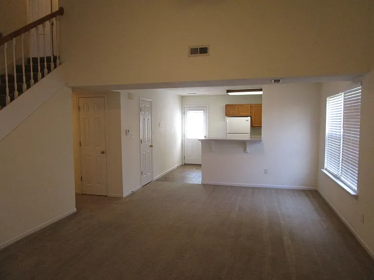 5013-5015 Betty Jean Way — Photo 4