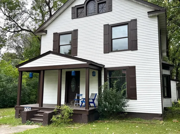 715 Lake St NE, Warroad, MN 56763