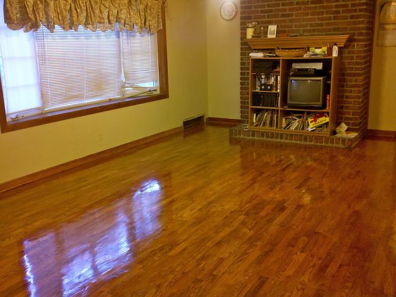 Small bay window, refinished hardwood, fireplace.