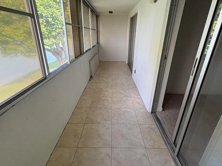 163 Somerset Cres #H — Photo 17