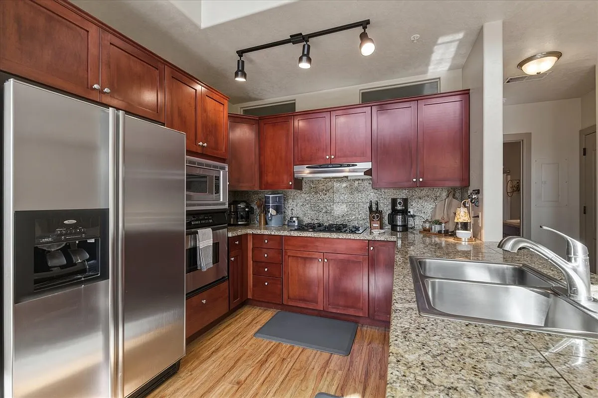 Building Photo - 1207 W Fort St #213