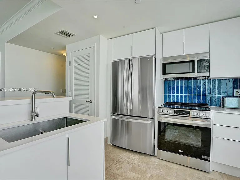 4401 Collins Ave #1503 — Photo 13