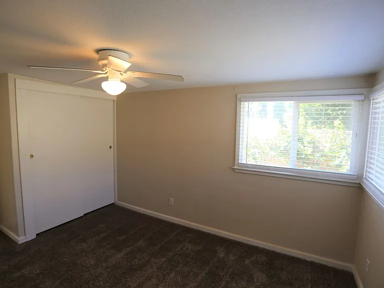 575 E St — Photo 6