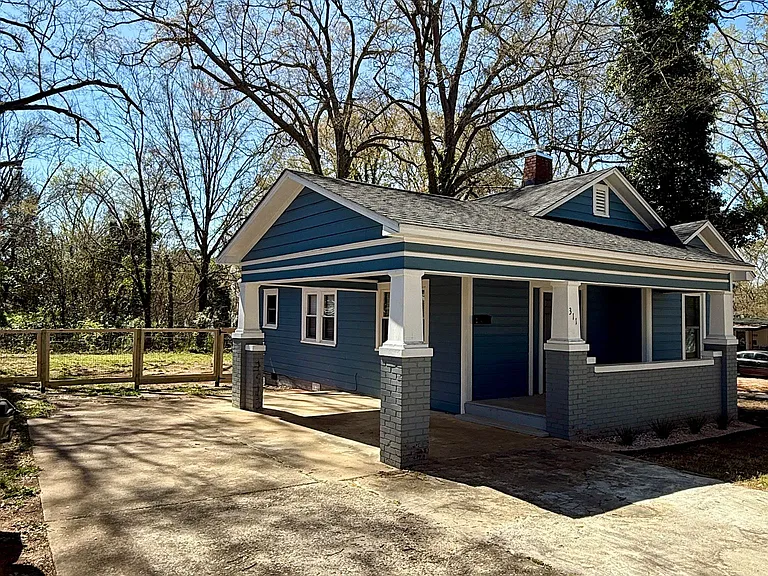 311 Marion Ave — Photo 2
