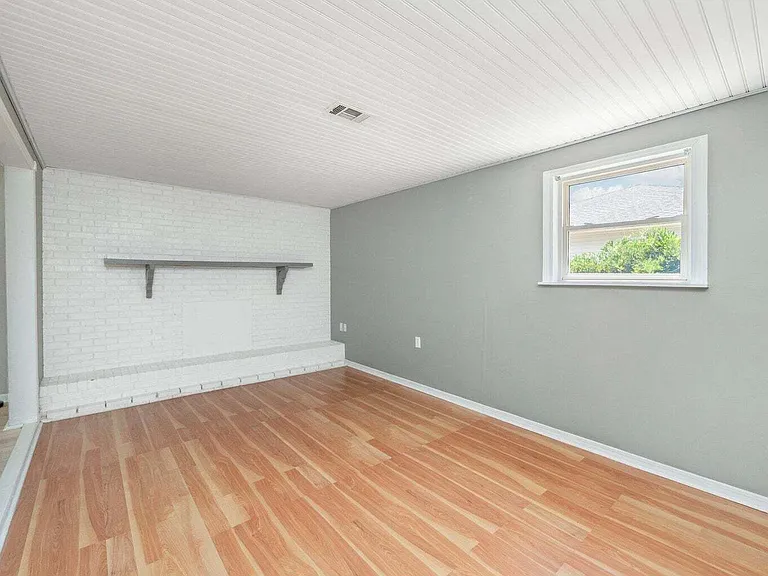 110 Green Dr — Photo 22