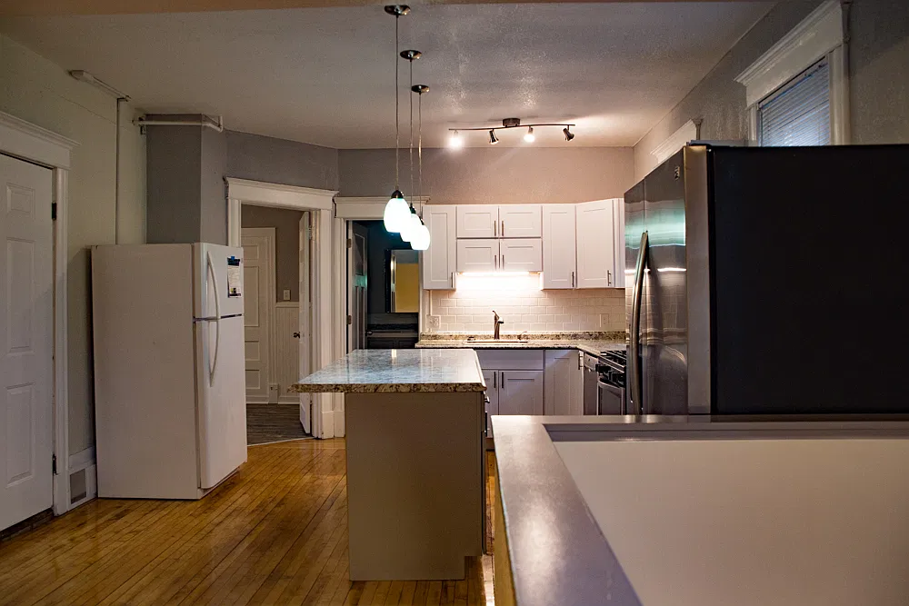 6 bed, $3,300 — Photo 1