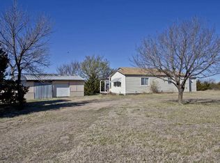 7929 N Hoover Rd, Valley Center, KS 67147