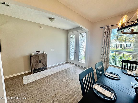 3rd image of 15949 LEXINGTON PARK Boulevard