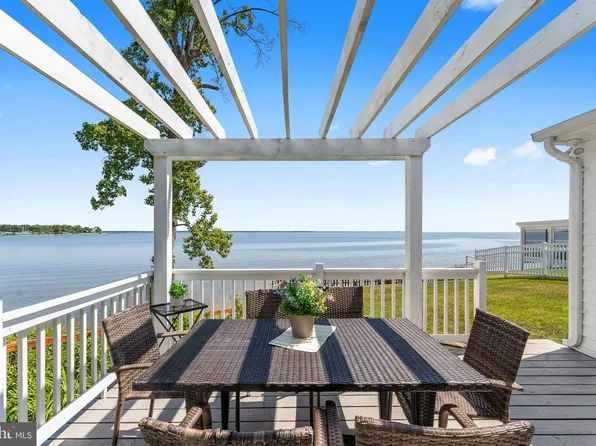 222 Shore Dr, Colonial Beach, VA 22443