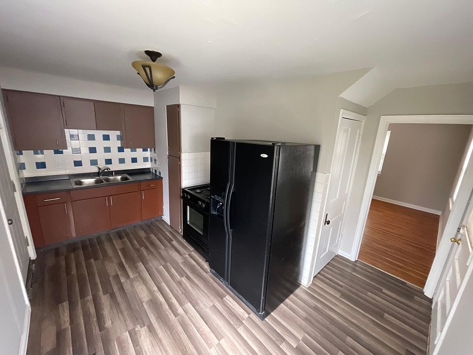 1st image of 3052 Medina Ave