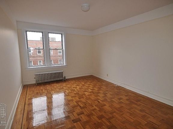 2nd image of 4129 46th St #6S