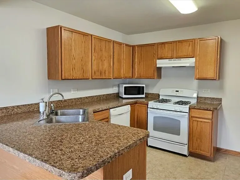 2513 Sumac Dr — Photo 5
