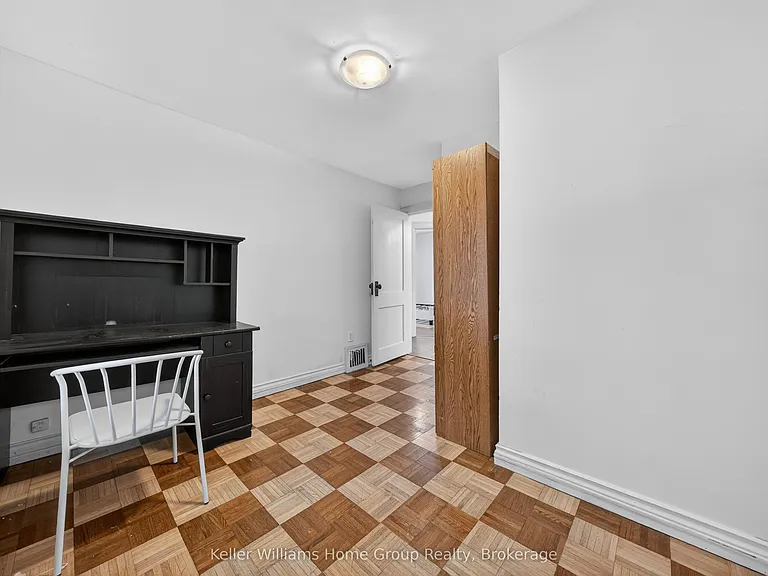 483 Woolwich St — Photo 31