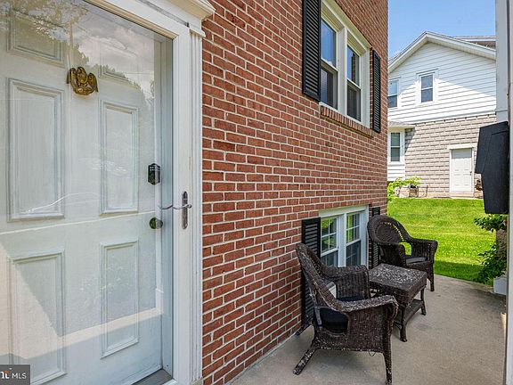 3rd image of 44 Walnut St