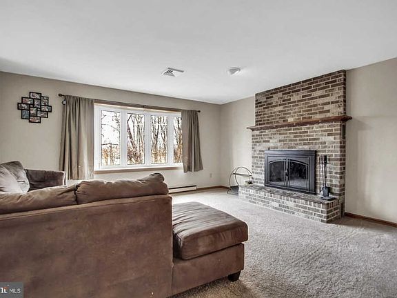 4th image of 20 Myers Ln