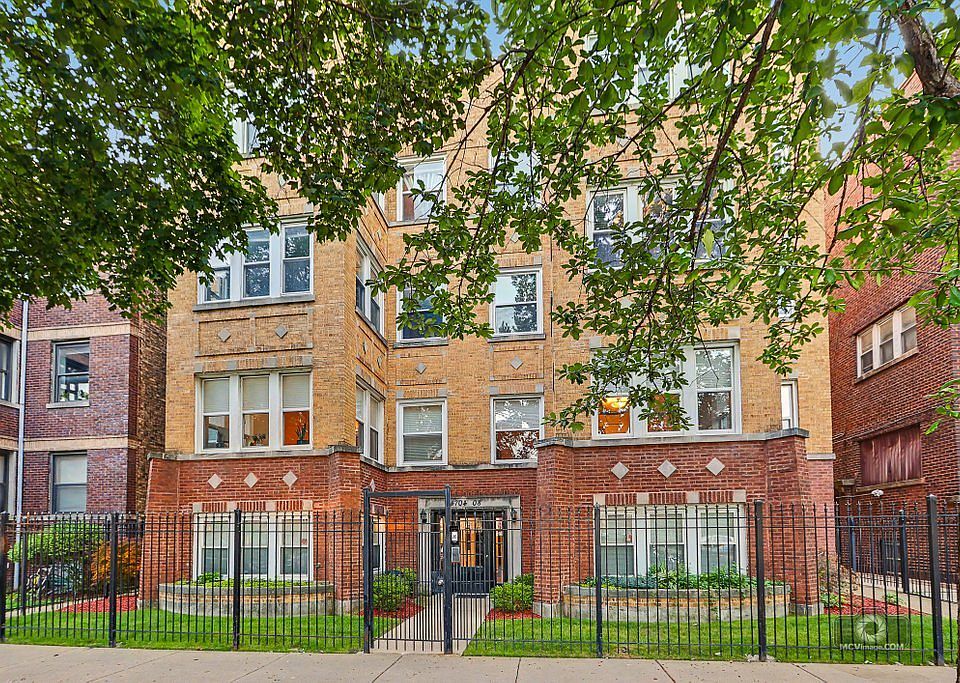 1st image of 4704 N Sawyer Ave APT 3S