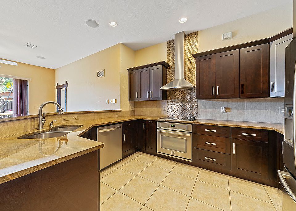 1st image of 3520 NE 10th Dr