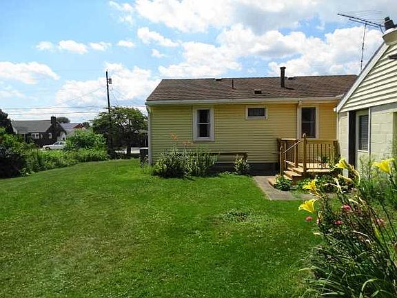 4th image of 2202 Raymond Ave