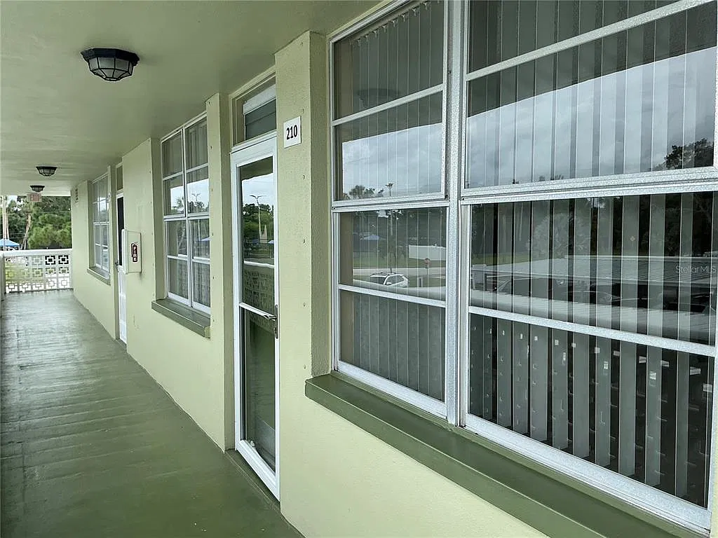 1 bed, 1.5 bath, 925 sqft, $1,450 — Photo 1