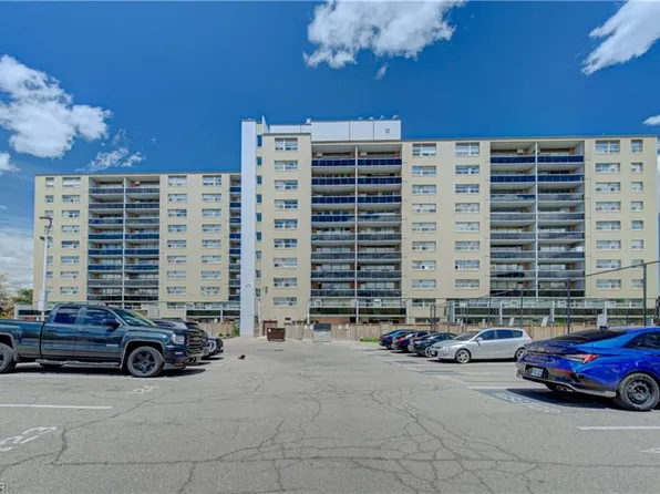 15 Albright Rd #914, Hamilton, ON L8K 5J2