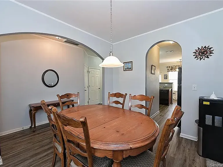 7425 Wallace Ln — Photo 7