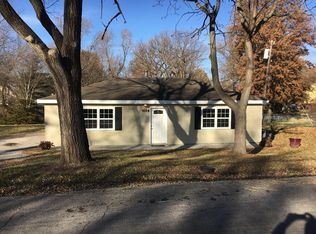 1004 NE 68th St, Gladstone, MO 64118