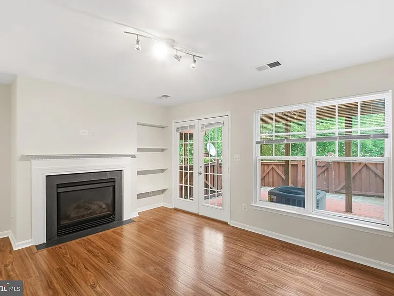 8108 Dove Cottage Ct — Photo 36