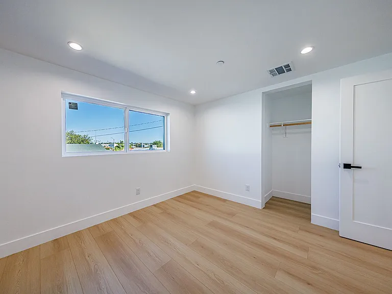 1330 S. Longwood Ave. — Photo 73