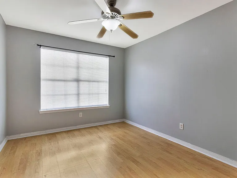9 Forest Breeze Ct — Photo 17