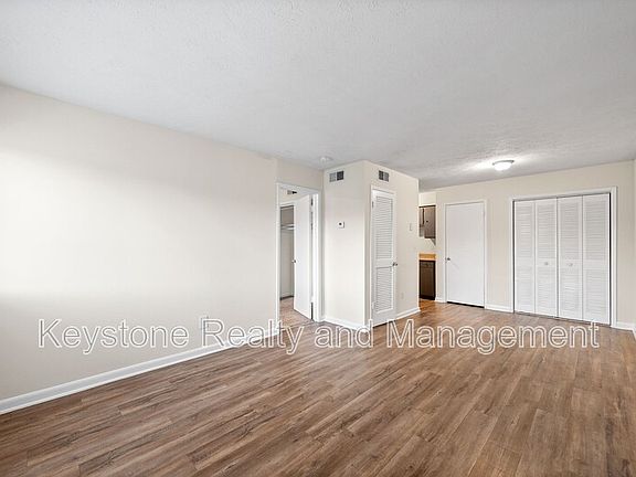 3rd image of 225-4J Clara Dr