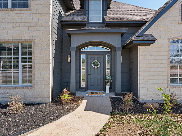 312 Country Club Dr — Photo 5