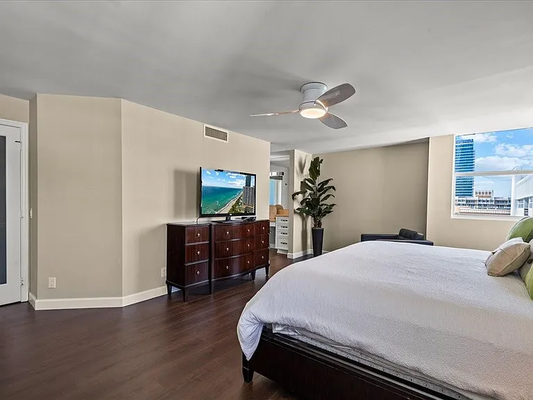 1890 S Ocean Dr #Penthouse 4 — Photo 13
