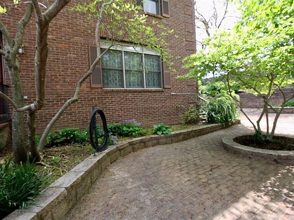 3rd image of 309 Bainbridge Dr APT I