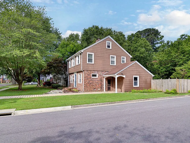 9 Westover Rd — Photo 3