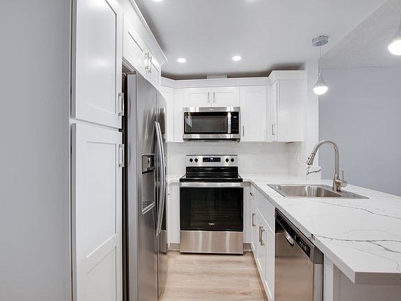 2nd image of 11677-11683 Goshen Ave #101
