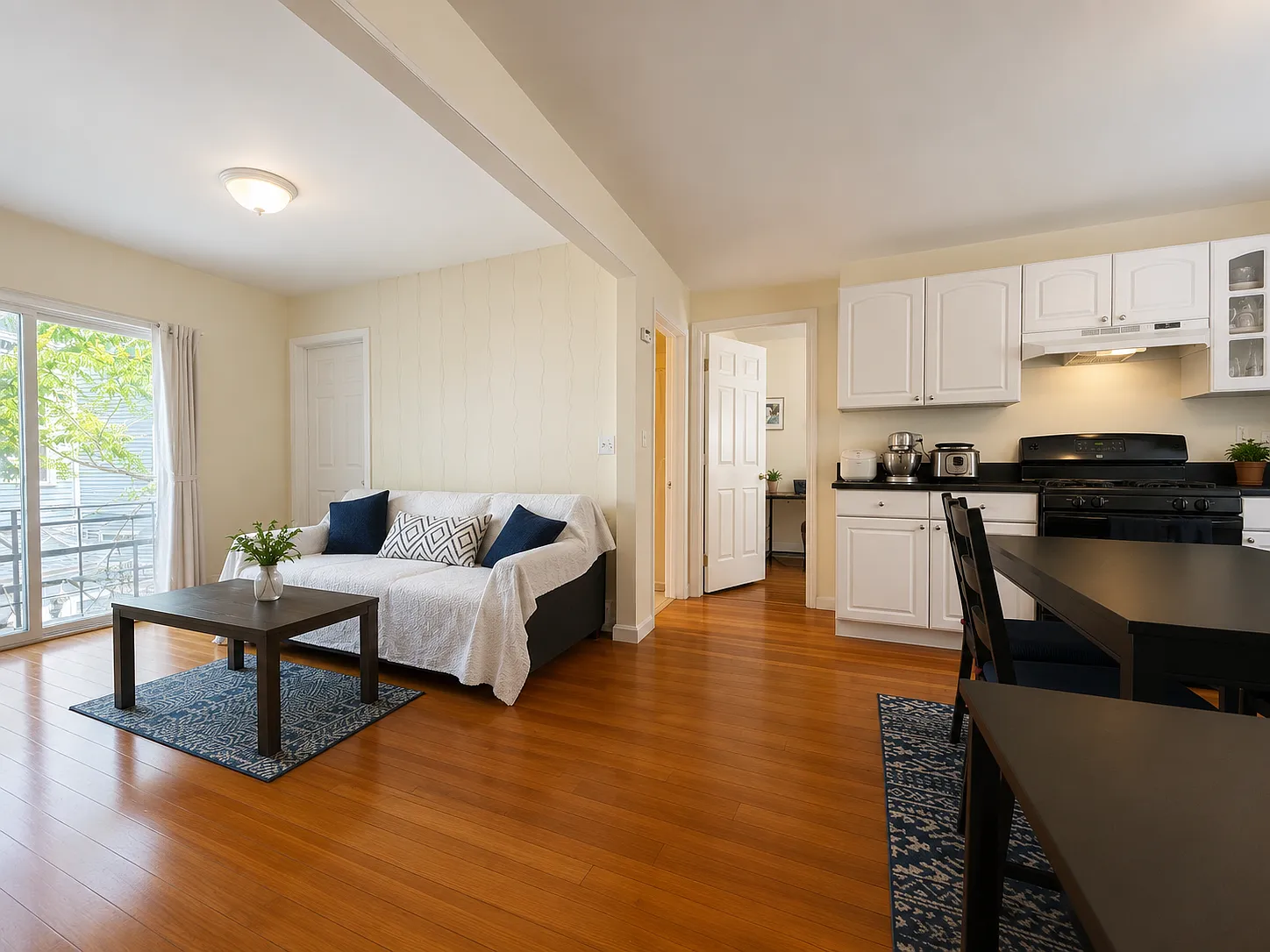 2 bed, 825 sqft, $3,600 — Photo 2