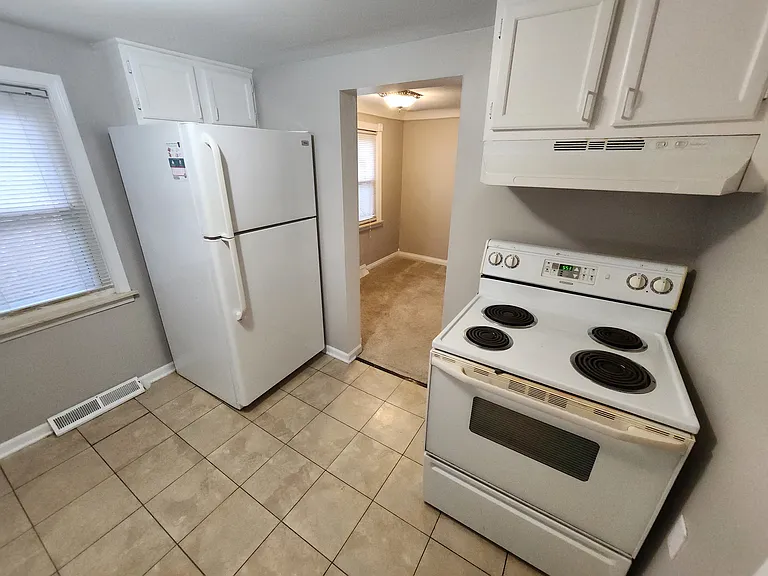 1353 S Linville Ave — Photo 9